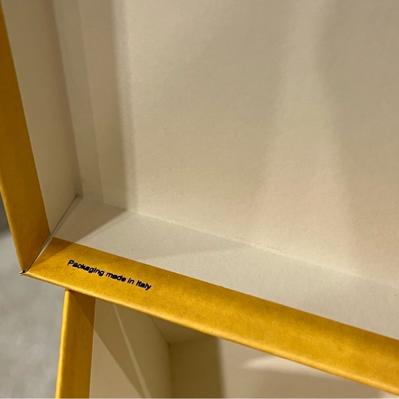 Small Fendi Gift Box - Picture 7 of 10